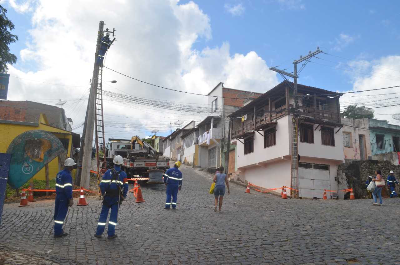 Camacã: Coelba inicia a troca de fiação e rede elétrica em pontos estratégicos da cidade
